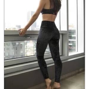 NWT Victoria's Secret PINK Ultimate Green Crushed Velvet Yoga Leggings Size M